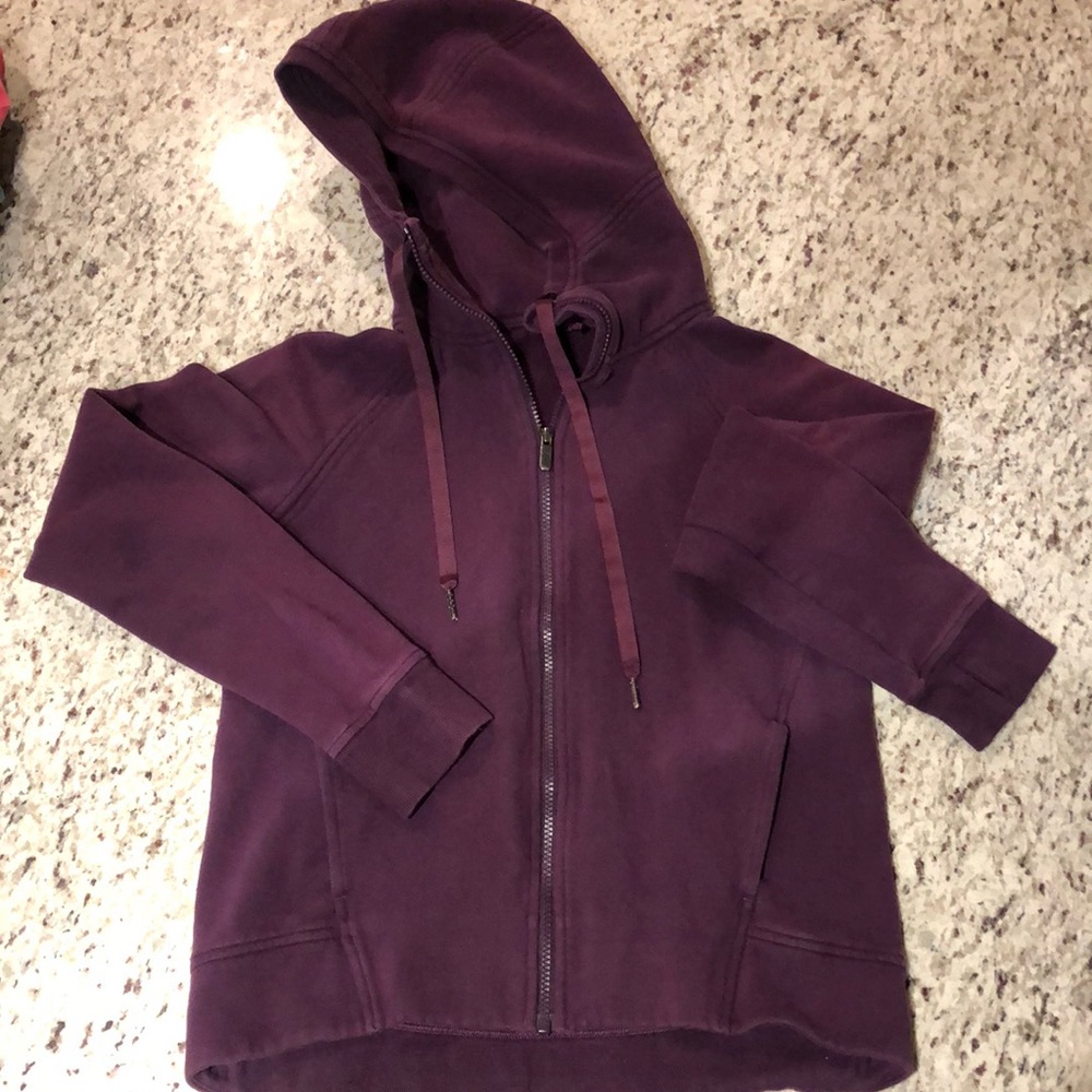 Lululemon Cropped Scuba hoody. Size 6.
